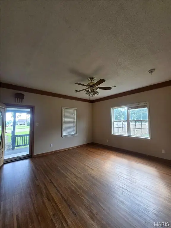 703 Burks RD, Farmington, MO 63640