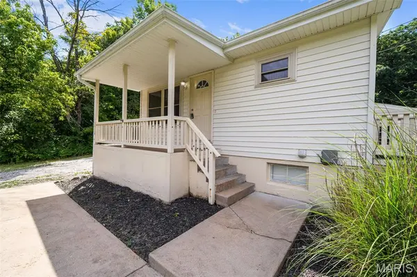 5916 State Road Pp, High Ridge, MO 63049