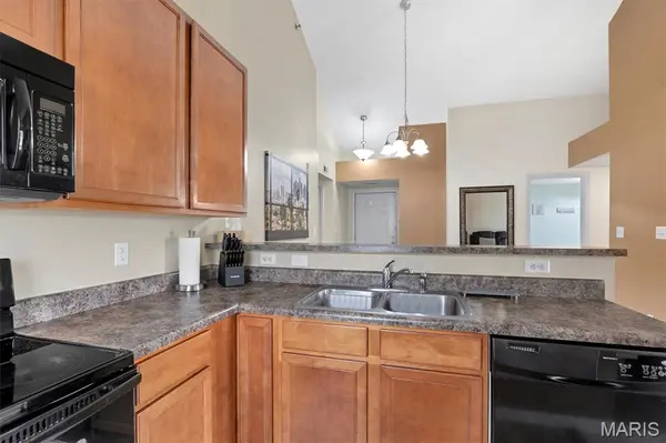 2470 Lampong DR #300A, St Louis, MO 63125