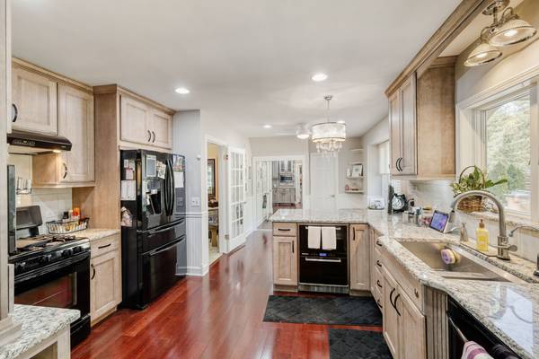8035 Wolf RD, La Grange, IL 60525