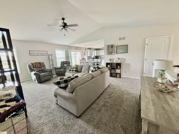 205 Sundance TRL, Capron, IL 61012