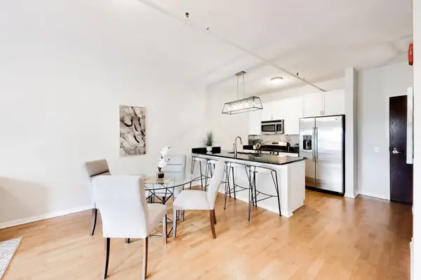 437 W Division ST #303, Chicago, IL 60610