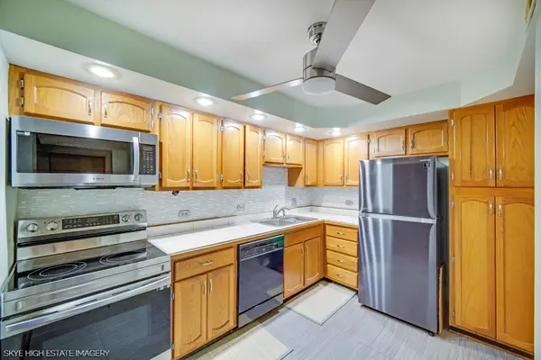 18315 Burnham AVE #204, Lansing, IL 60438