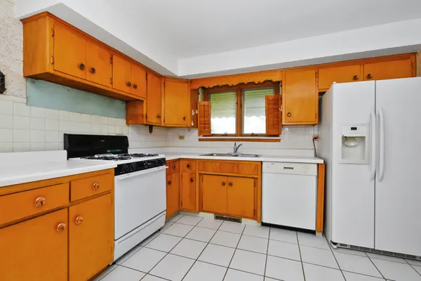 10525 S Kildare AVE, Oak Lawn, IL 60453
