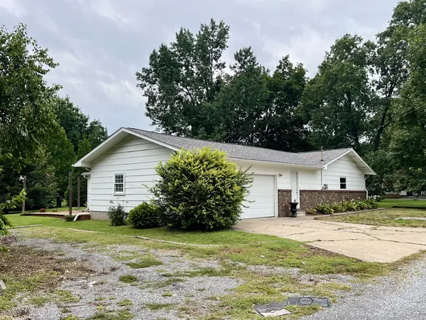 207 W 13TH ST, Johnston City, IL 62951