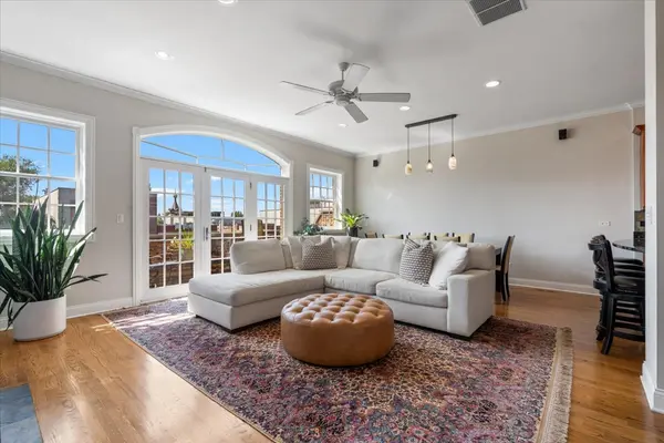 2140 W Division ST #4, Chicago, IL 60622