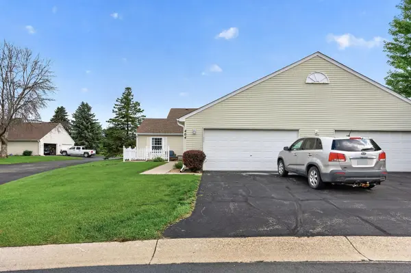 404 Sarazin ST, Shakopee, MN 55379