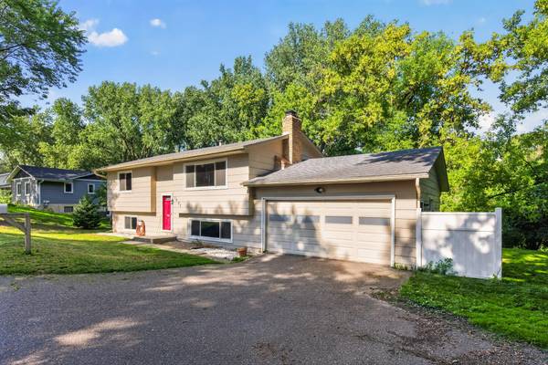 7631 Ontario BLVD, Eden Prairie, MN 55344