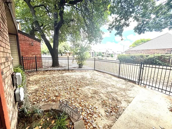 333 Sundance LN, Edmond, OK 73034