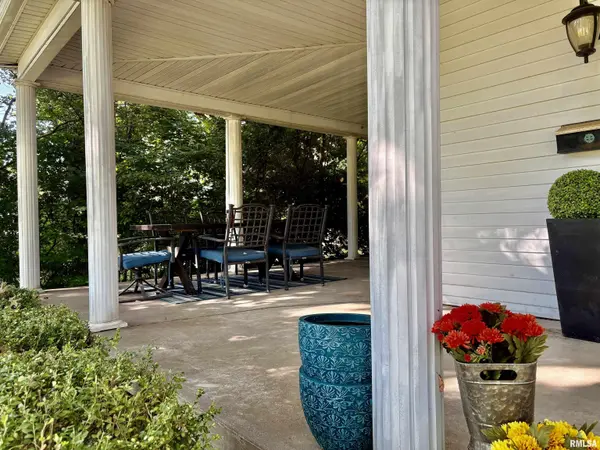 601 WOODLAND PL, Jacksonville, IL 62650