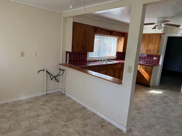 21625 Seminary St, Hollow Rock, TN 38342