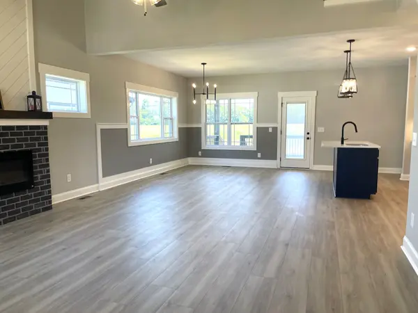 213 Harvest Moon Dr, Clarksville, TN 37043