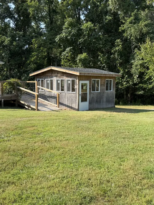 3662 Lake Rd, Woodlawn, TN 37191