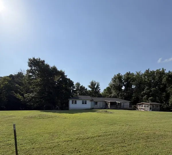 3662 Lake Rd, Woodlawn, TN 37191