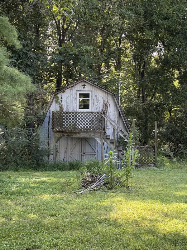 3662 Lake Rd, Woodlawn, TN 37191