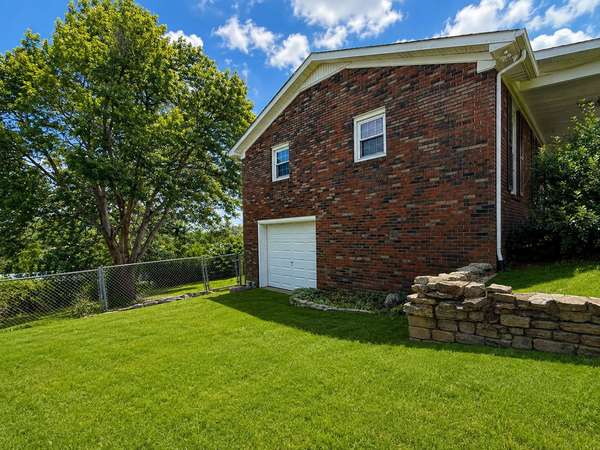 1015 Kelly Blvd, Westmoreland, TN 37186