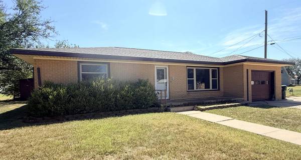 207 E 2nd St., Hillsboro, KS 67063