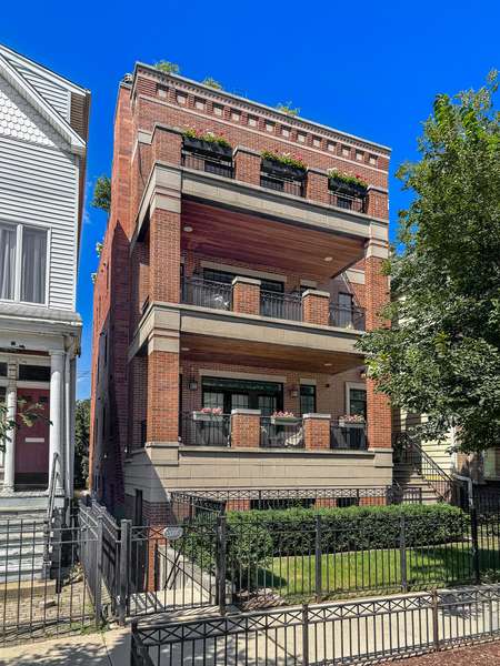 3320 N Clifton AVE #2, Chicago, IL 60657