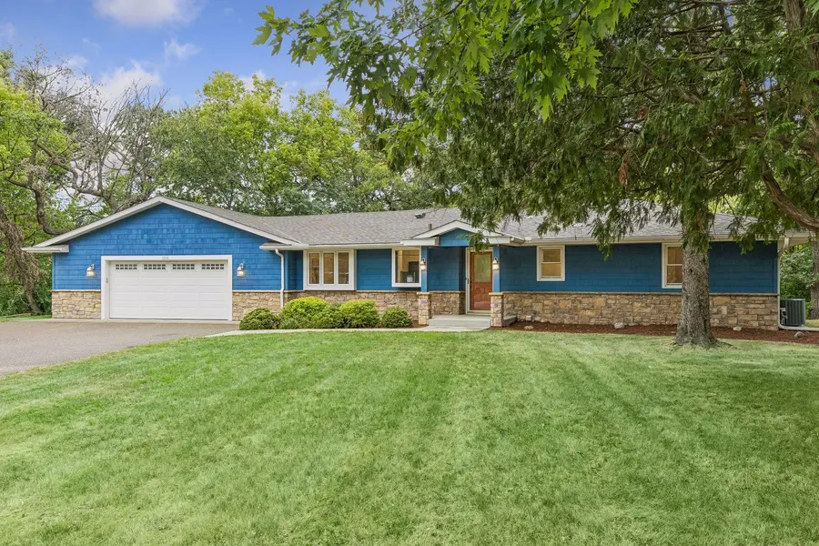 12516 Dominick CIR, Minnetonka, MN 55343