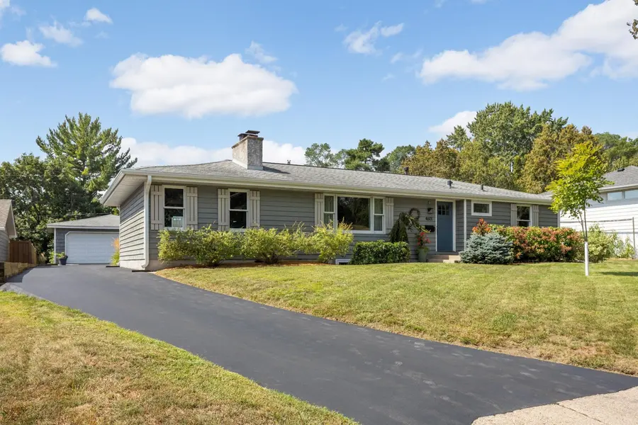 4601 W 111th ST, Bloomington, MN 55437