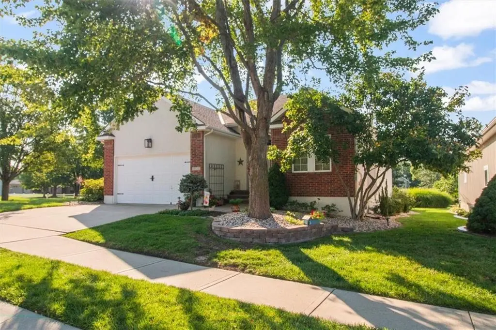 4833 SW Soldier DR, Lee's Summit, MO 64082