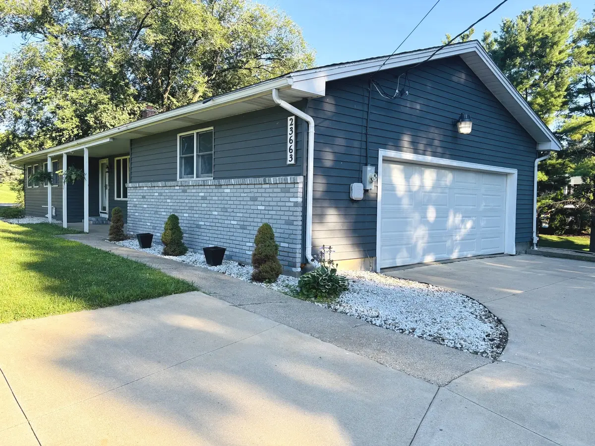 23663 Hazel RD, Sterling, IL 61081