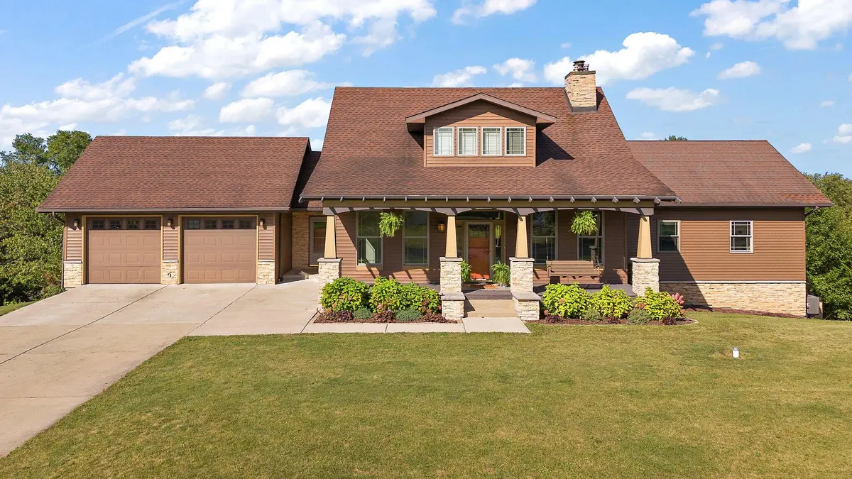 2960 E 111th PL, Crown Point, IN 46307