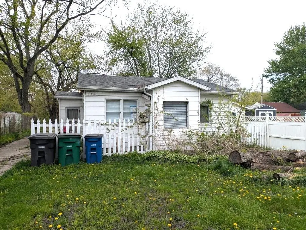 2432 Huntington ST, Lake Station, IN 46405