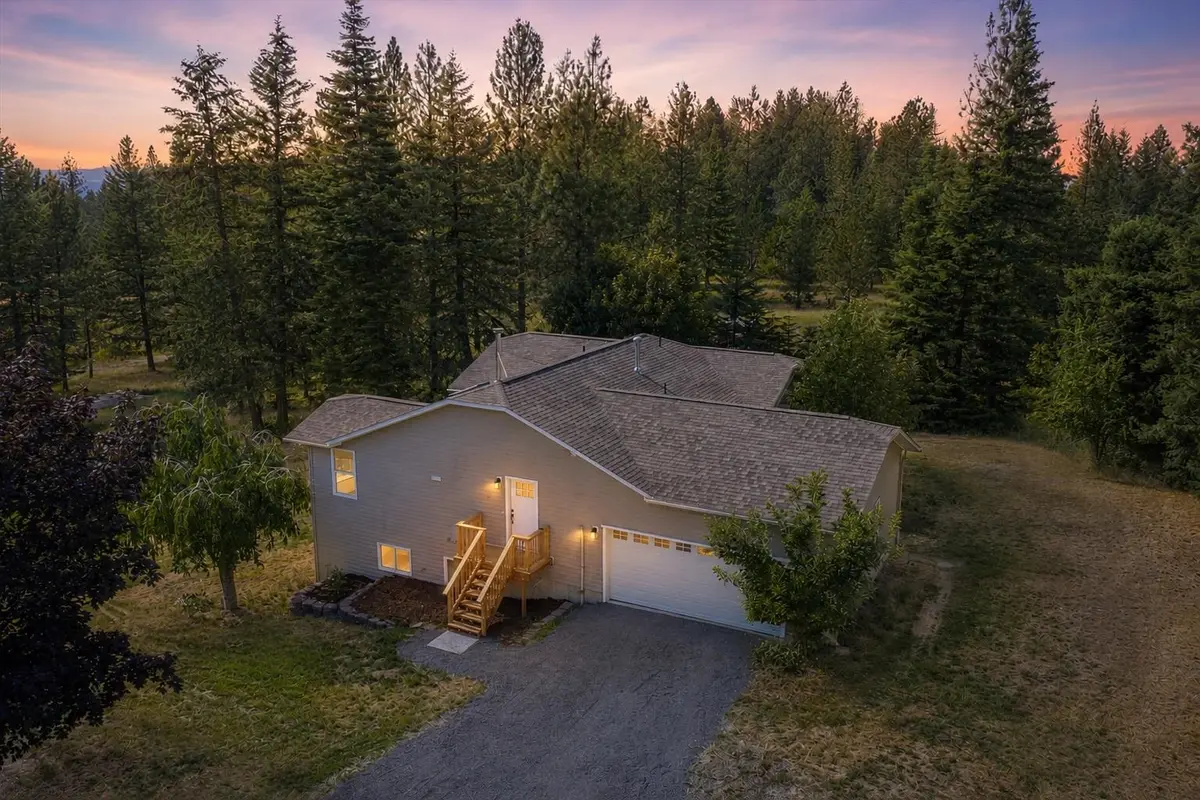 15519 E Tallman Rd, Chattaroy, WA 99003