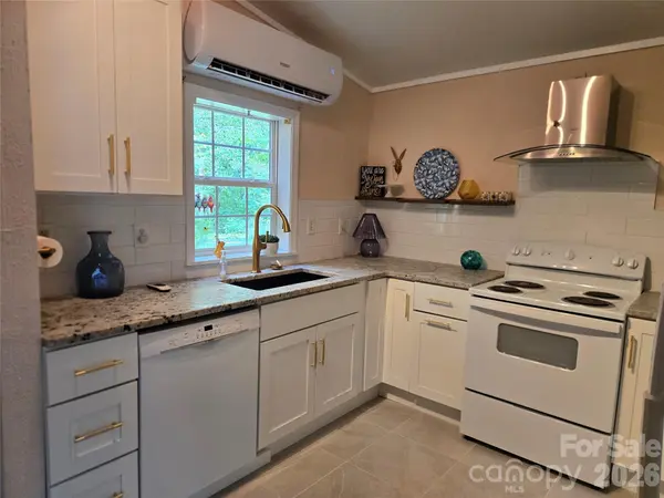 1323 Locust Grove RD, Hendersonville, NC 28792