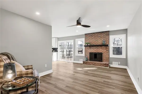 10437 Grand AVE, Kansas City, MO 64114
