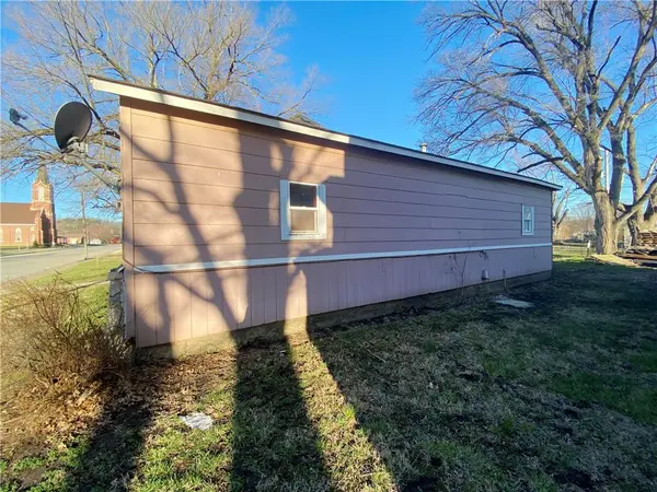 110 W Riley ST, Easton, KS 66020
