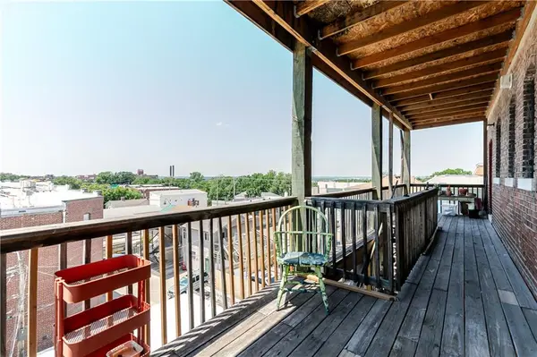 512 TROOST AVE, Kansas City, MO 64106