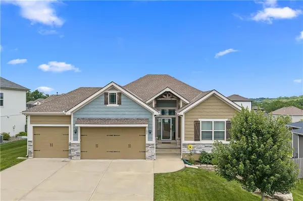 204 E Woodland AVE, Lone Jack, MO 64070