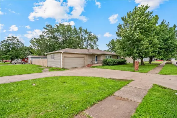 1210 N 18th PL, Independence, KS 67301