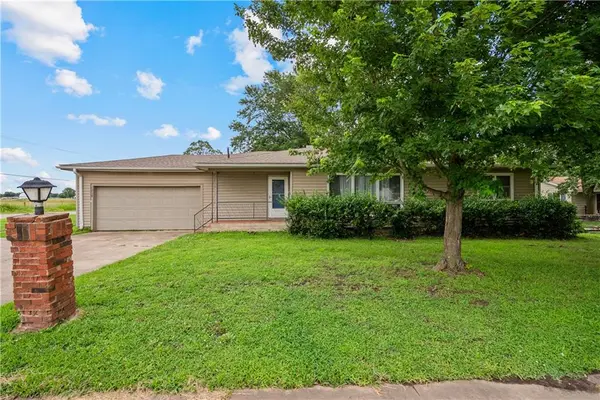 1210 N 18th PL, Independence, KS 67301
