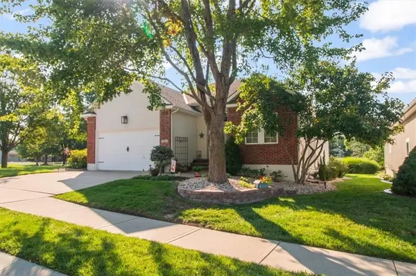 4833 SW Soldier DR, Lee's Summit, MO 64082
