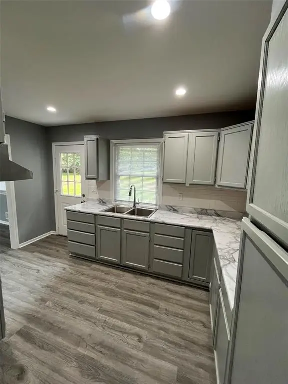 10004 E 38th TER, Kansas City, MO 64133