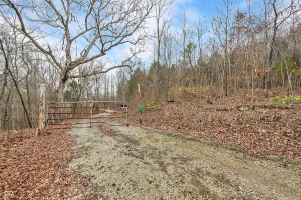 835 S County Rd 460 W, Paoli, IN 47454