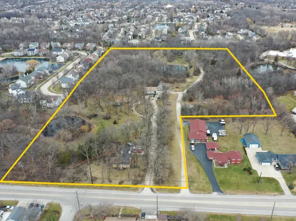 18238 W Gages Lake RD, Grayslake, IL 60030