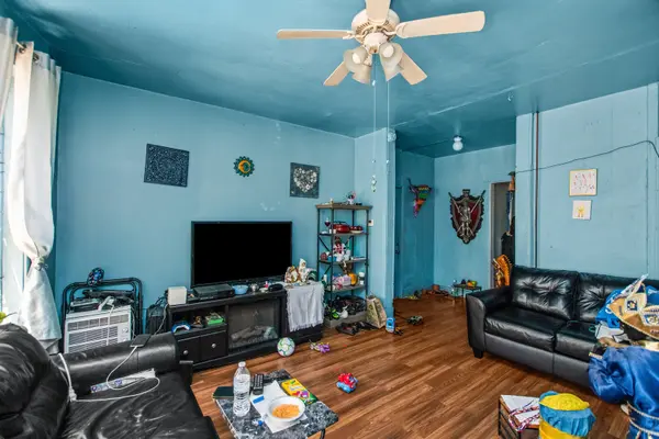 1630 W Melrose ST, Chicago, IL 60657