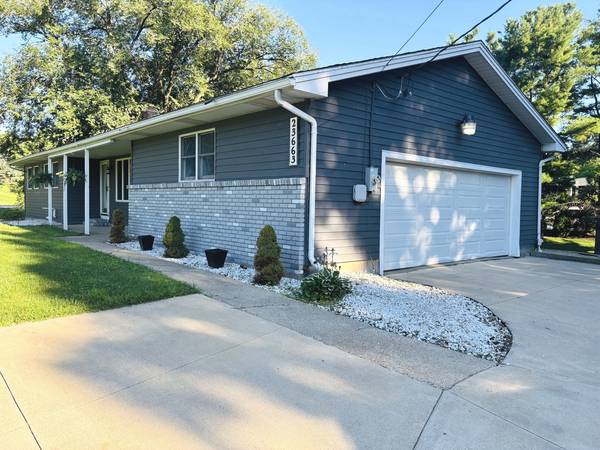 23663 Hazel RD, Sterling, IL 61081