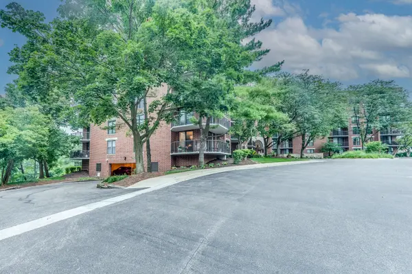 509 Aurora AVE #205, Naperville, IL 60540