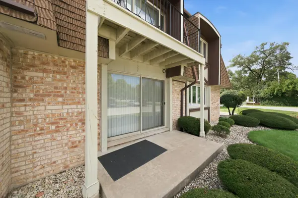 12720 CARRIAGE LN #F1, Crestwood, IL 60418
