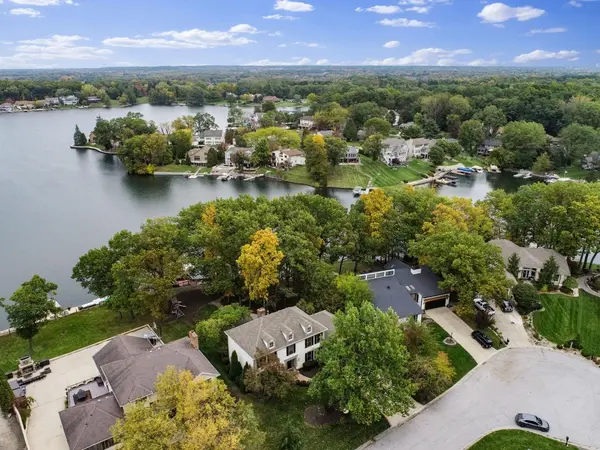 371 Wilshire CT, Valparaiso, IN 46385