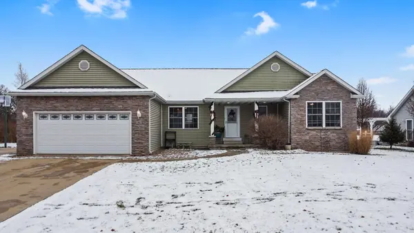 302 Pepper Creek DR, Valparaiso, IN 46385
