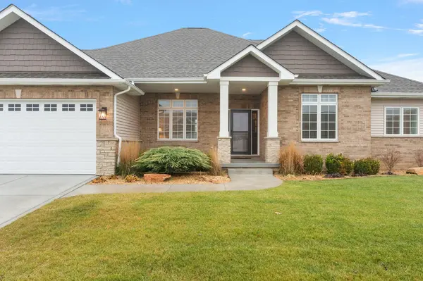 914 Betty LN, Crown Point, IN 46307