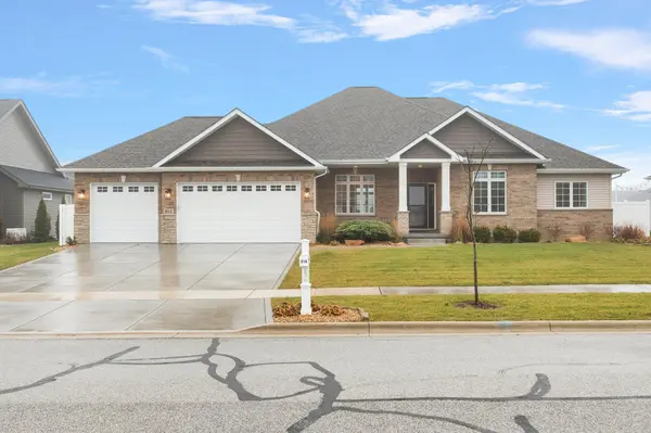914 Betty LN, Crown Point, IN 46307