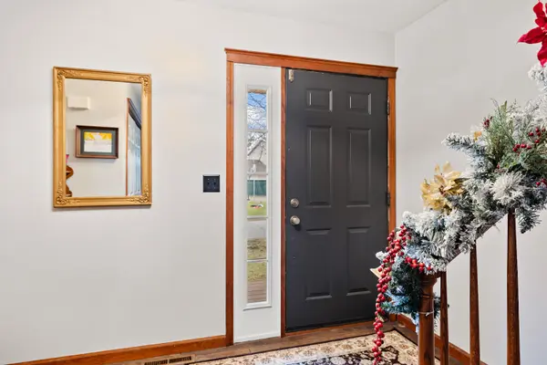 210 Hackberry DR, Mishawaka, IN 46544