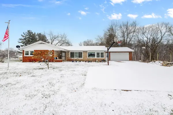 17380 Ireland RD, South Bend, IN 46614